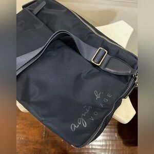 Agnes b. Voyage, Navy Blue Nylon & Leather Messenger/Crossbody/Shoulder Bag.